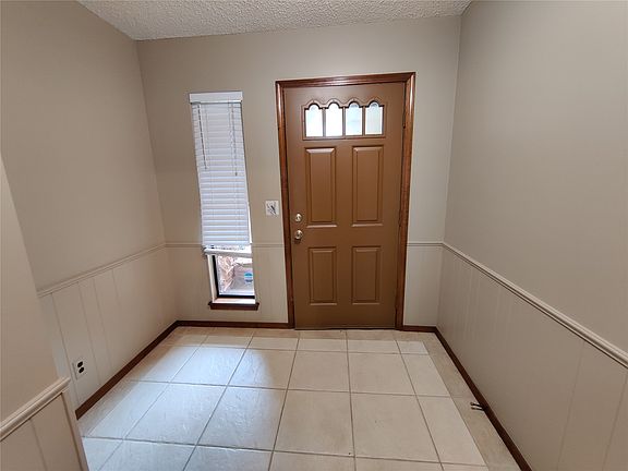 2nd image of 826 SE Quail Ridge Rd