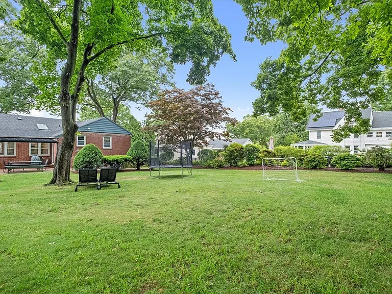 54 Park Cir — Photo 4