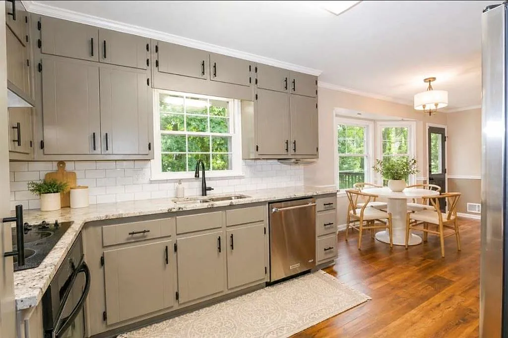 4 bed, 3.0 bath, $2,450 — Photo 2
