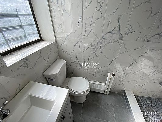 3rd image of 952 Bergen St #9