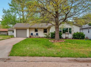 210 NE Pine Ln, Topeka, KS 66617