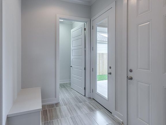 3rd image of 102 Parker Ln