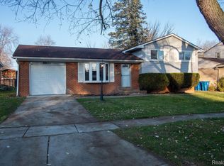 8671 Pine Ct, Ypsilanti, MI 48198