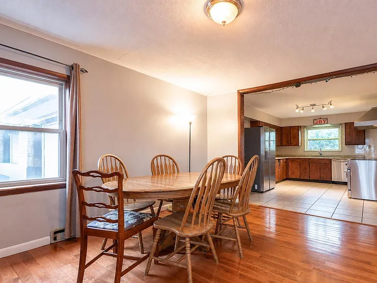 120 E Dixie St — Photo 3