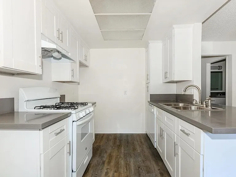 Woodglen Apartment Homes — Photo 57