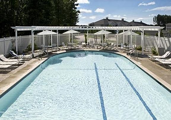 4th image of 902 Hilltop Dr