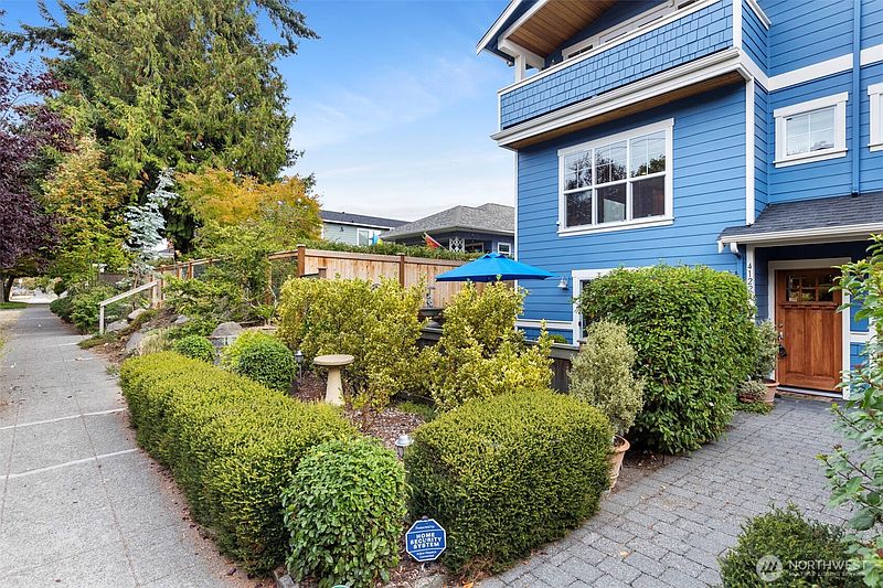 2nd image of 4122 A 42nd Avenue SW