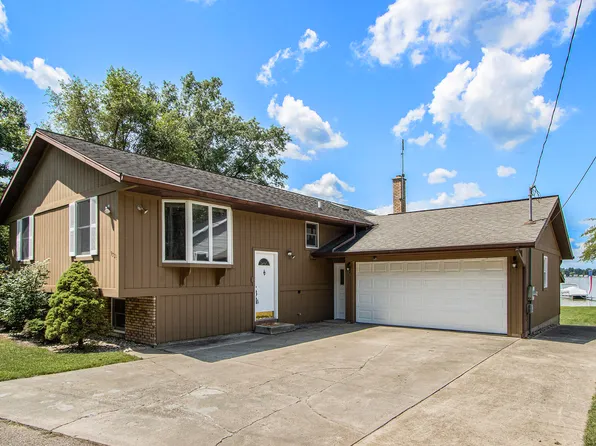 9728 E Shore Dr, Portage, MI 49002