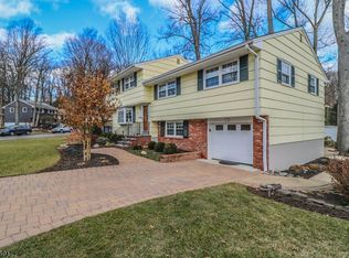 9 Brockton Ct, Metuchen, NJ 08840