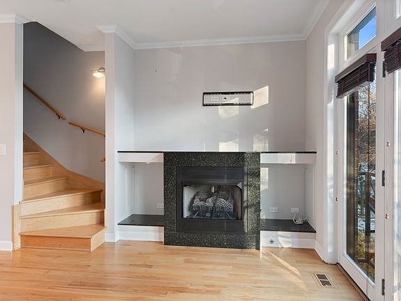 2nd image of 2818 W Dickens Ave
