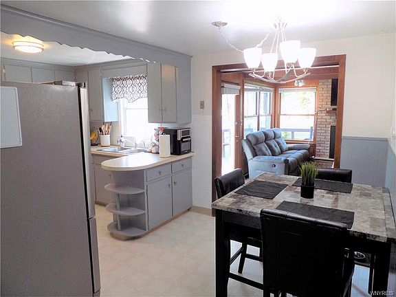 4th image of 88 Sharon Dr