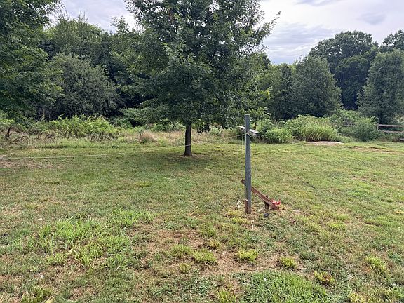3rd image of 107 Elton Ct