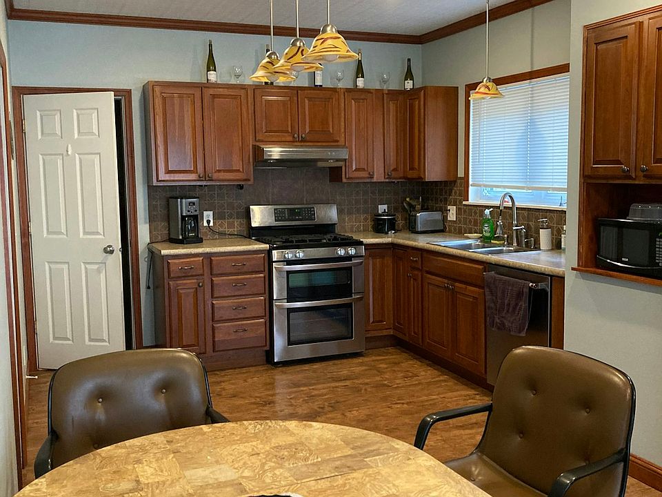 Beautifully stocked kitchen
