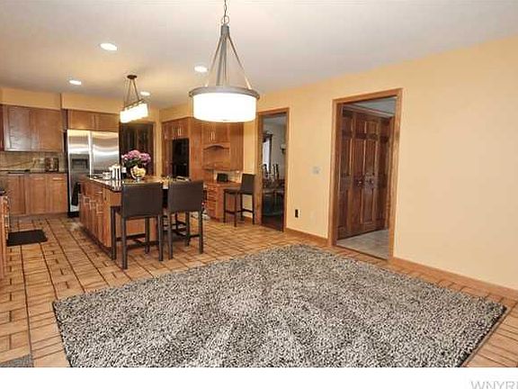3rd image of 131 Southwedge Dr