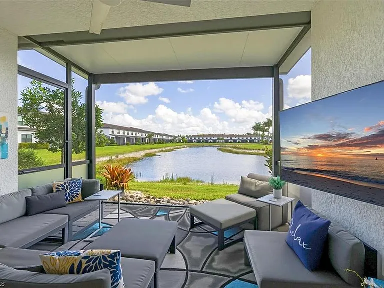 7345 Rockefeller Dr — Photo 2