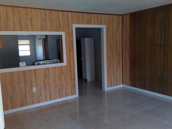 3rd image of 1107 Broadmoor Dr
