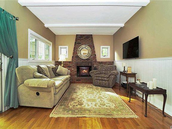 5th image of 97 Patchogue Dr