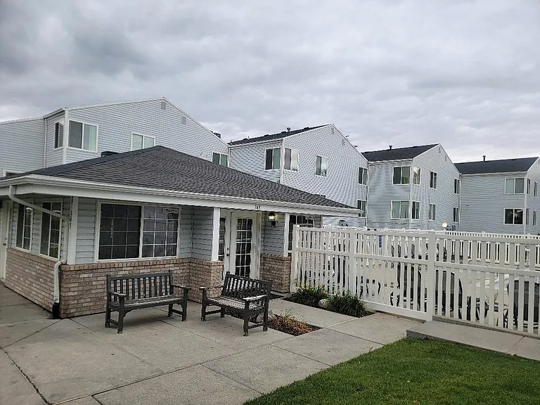 Covewood Village Apartments — Photo 8