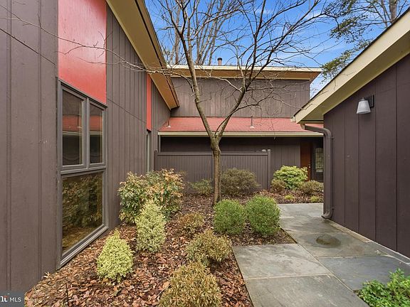 2nd image of 421 Beaumont Rd