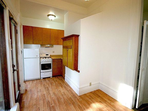 Kitchen and dining/living