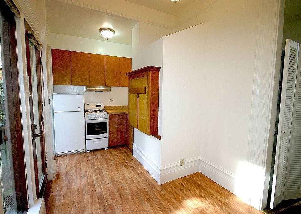 Kitchen and dining/living