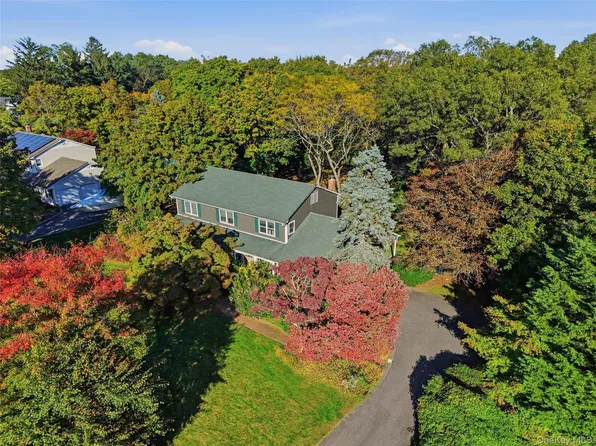 30 Manor Road N, Greenlawn, NY 11740