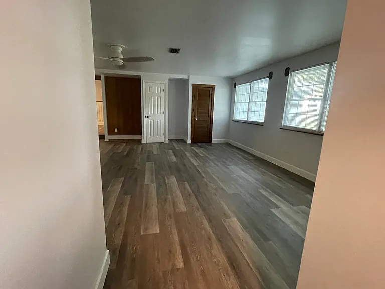 1085 S Lake Ave — Photo 17