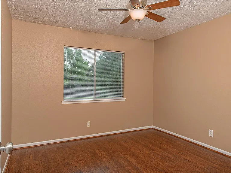 20339 Fieldtree Dr — Photo 15