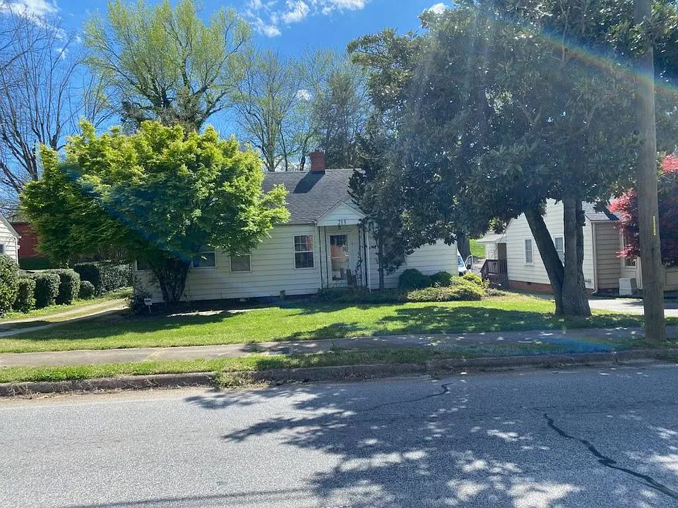 213 Statesville Blvd
