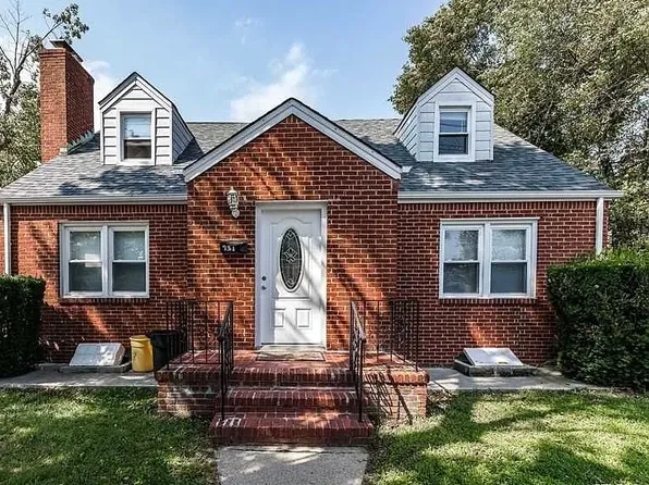 931 Prospect Ave, Westbury, NY 11590