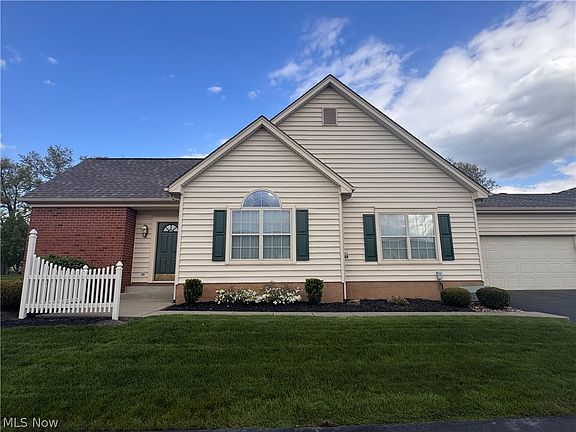 3rd image of 216 Village Ct
