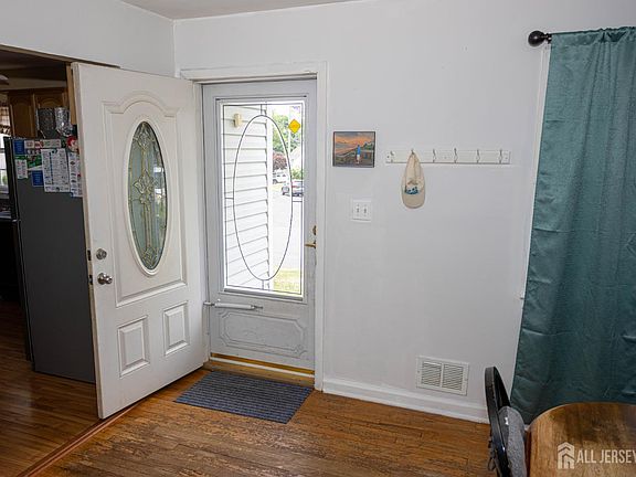 2nd image of 29 Haven Ter