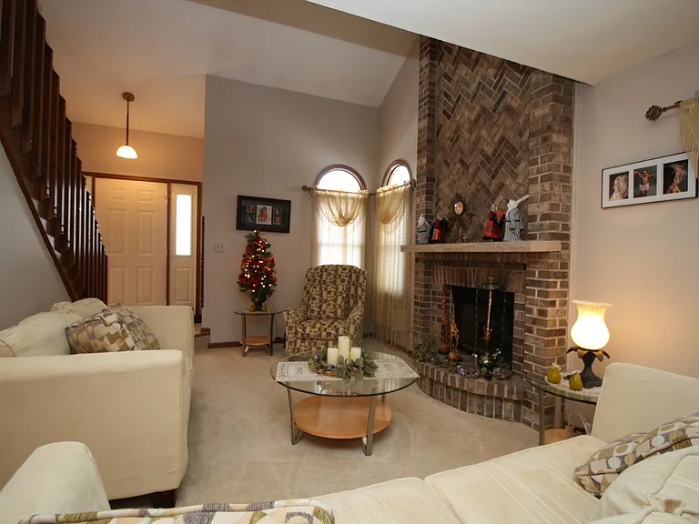 15515 Westminster Dr — Photo 3
