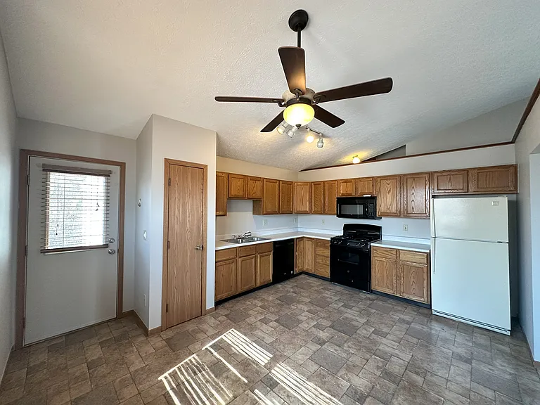 4049 Sandy Ridge Dr — Photo 7