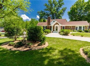 933 Manor Rd, Independence, MO 64055