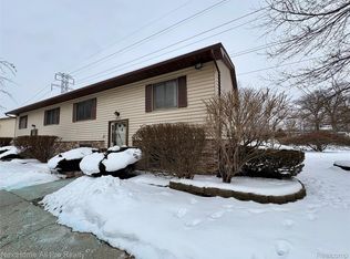 38032 Hixford Pl, Westland, MI