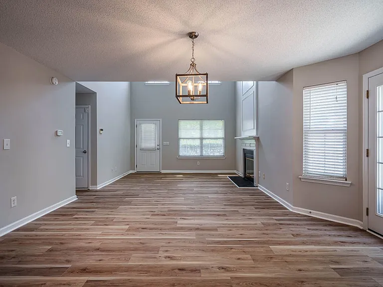 101 Thorncrest Dr — Photo 21
