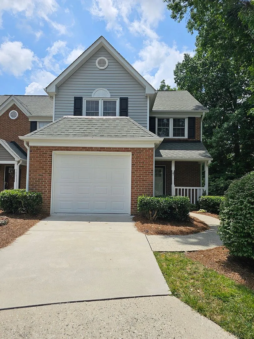 Townhome in Greensboro! — Photo 1
