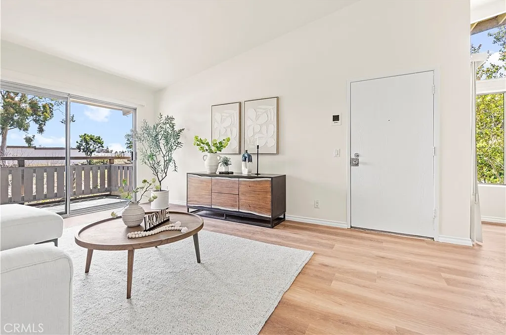 2 bed, 969 sqft, $2,850 — Photo 4