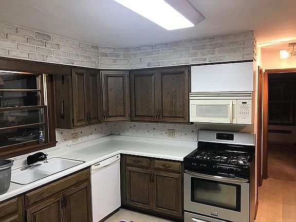 2nd image of 402 Burrwood Ave