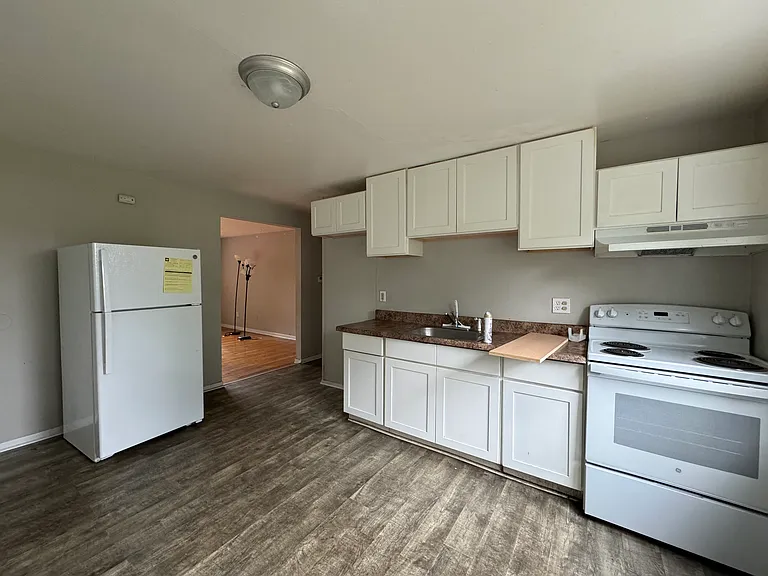 960 1st Ave #E — Photo 4