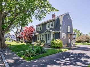 23 Oak St, Marblehead, MA 01945