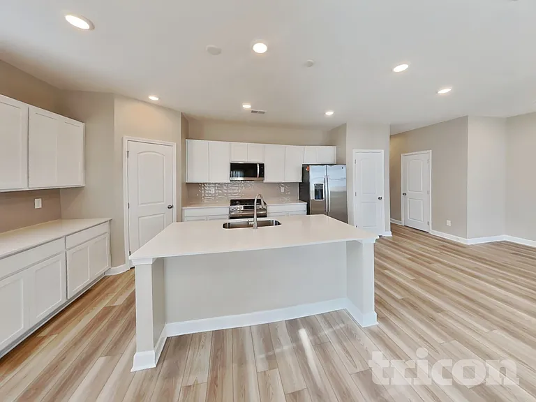 247 W Millbrook Dr — Photo 7