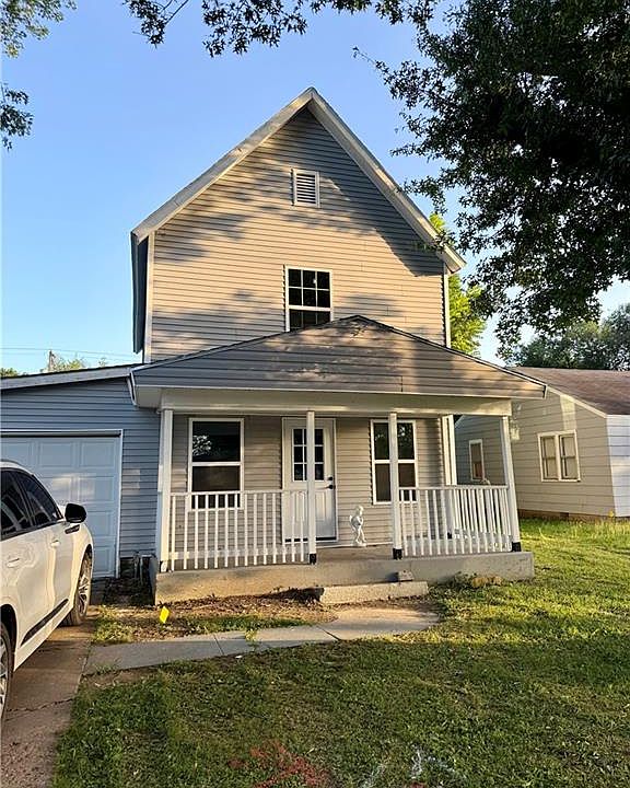 1st image of 1003 W 1st St