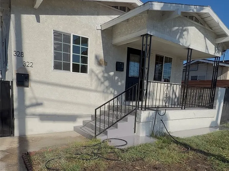 322 S Grand Ave — Photo 1