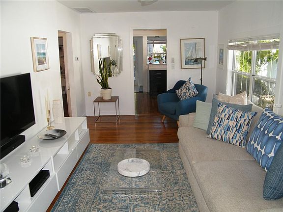 5th image of 855 Harbor Hill Dr
