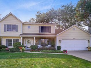 658 Canyon Ln, Elgin, IL 60123