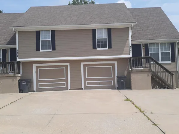 1211 Cotton Wood Cir, Pleasant Hill, MO 64080