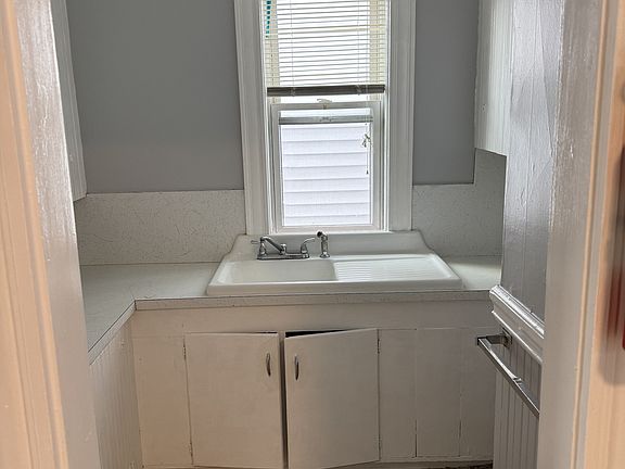 5th image of 233 Notre Dame Ave #18089390