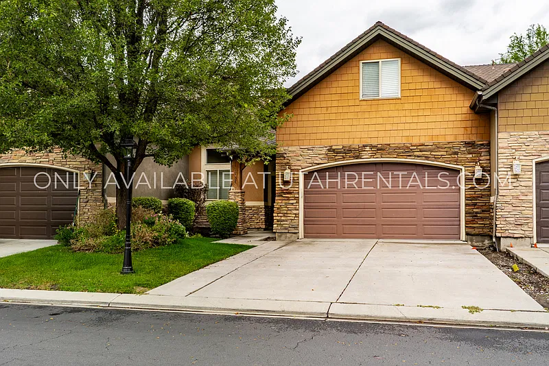 4 bed, 3.0 bath, 1742 sqft, $2,200 — Photo 4